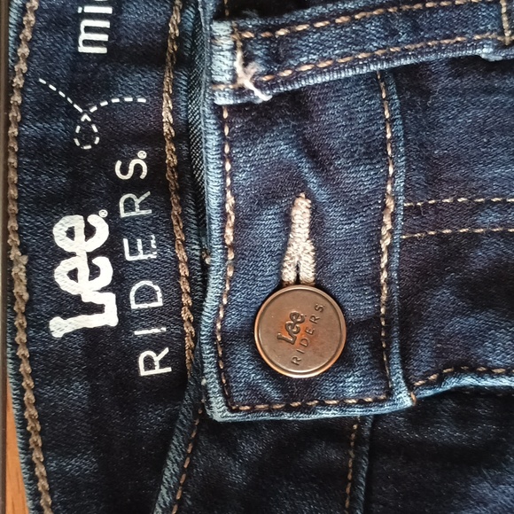 Lee Riders Women’s Sz 10P Midrise Bootcut Dark Wash  Denim - Picture 8 of 8